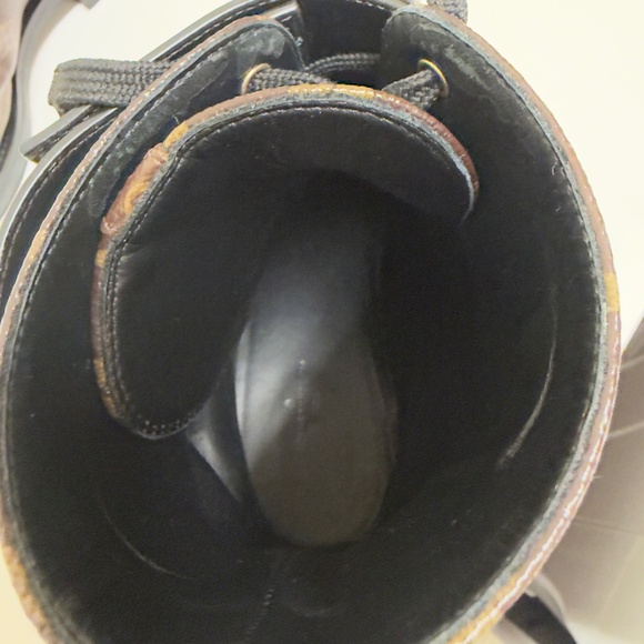 LOUIS VUITTON Woman Calfskin Monogram Wonderland Flat Ranger Boots Black. - Picture 14 of 16